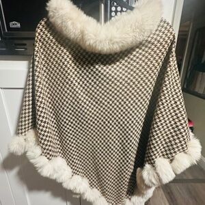 CHARMING EXTREMELY SOFT FAUX FUR CAPE! BRAND NEW - NEVER WORN!